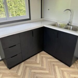 Modernes Minihaus mit 36 m² – 2 Schlafzimmer und ausgestattete Küche – Bild 16