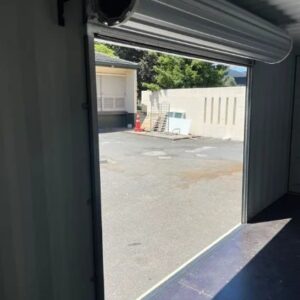 20-Fuß Seecontainer, One-Trip-Zustand, ausgestattet mit Rolltor – Bild 4