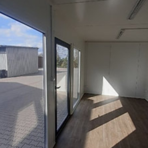 18 m² Bürocontainer mit Sanitäranlagen – Bild 2