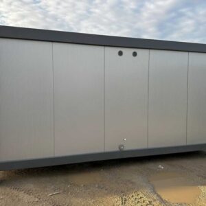 Sanitärcontainer 3 × 6 m – ausgestattet mit 6 Duschen, 2 Waschbecken und 300-Liter-Warmwasserboiler – Bild 2