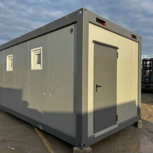 Sanitärcontainer 3 × 6 m – ausgestattet mit 6 Duschen, 2 Waschbecken und 300-Liter-Warmwasserboiler – Bild 10