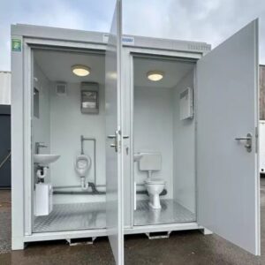 Doppelter Sanitärcontainer 2,4 × 1,5 m – WC + separates Urinal – Bild 2