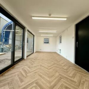 40-Fuß Modulcontainer – Büro / Aufenthaltsraum mit Erkerfenstern – Bild 2