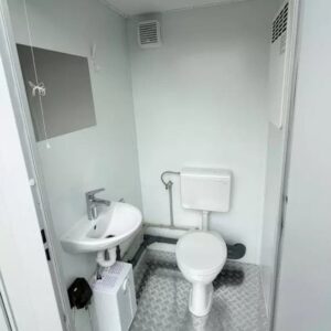 Doppelter Sanitärcontainer 2,4 × 1,5 m – WC + separates Urinal – Bild 9