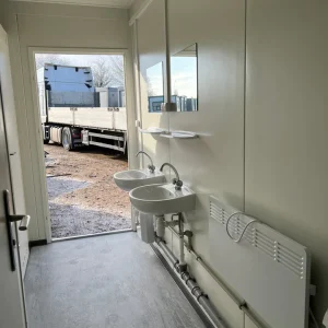 Sanitärmodul 6 × 2,44 m mit 5 WCs – Bild 3
