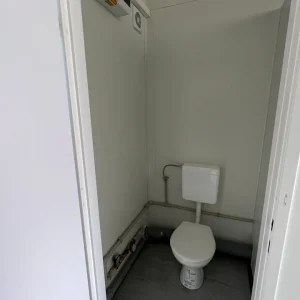 Sanitärmodul 6 × 2,44 m mit 5 WCs – Bild 4